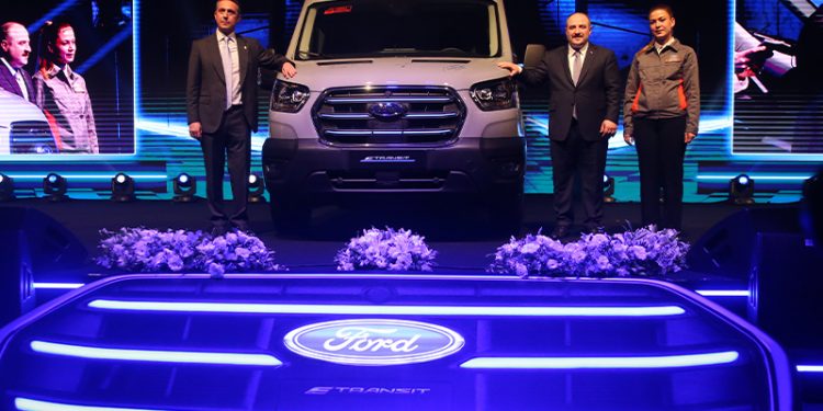 Ford'un ilk elektrikli ticari modeli E-Transit hattan indi