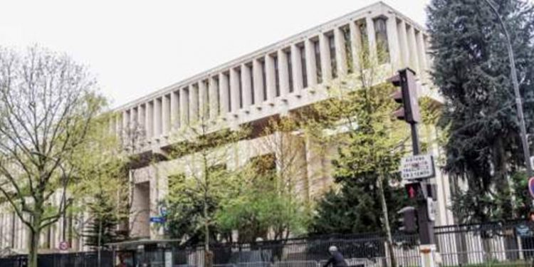 Fransa, casuslukla suçladığı 6 Rus diplomatı sınır dışı ediyor