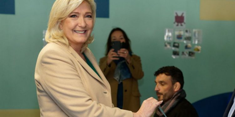 Fransa, cumhurbaşkanlığı seçiminin ilk turu için sandık başına gitti: "Bir Trump anı yaşanabilir mi?"