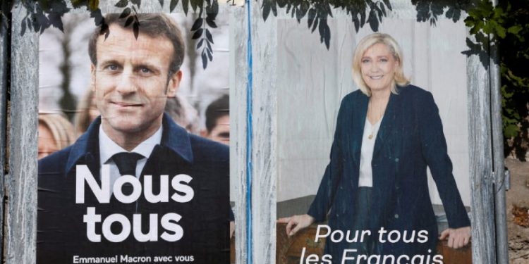 Fransa'da adaylar seçim öncesinde son kez seçmeni ikna etmeye çalıştı; Macron, Le Pen'le arasındaki farkı açtı