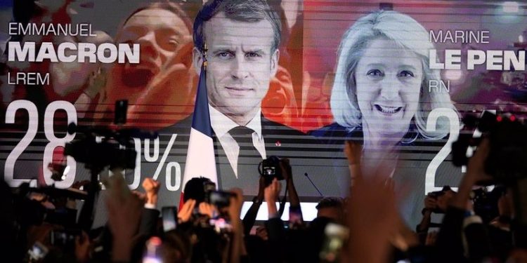 Fransa'da halk Cumhurbaşkanlığı seçimlerinin ikinci turu için sandık başında