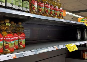 Fransa’da ayçiçek yağına kota: Marketler 3 adetten fazla satmıyor