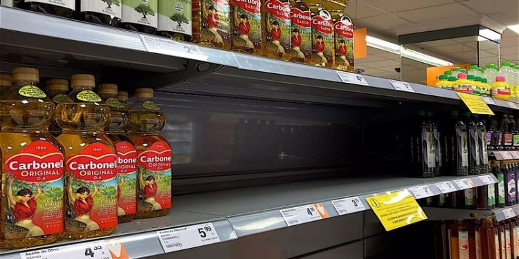 Fransa’da ayçiçek yağına kota: Marketler 3 adetten fazla satmıyor