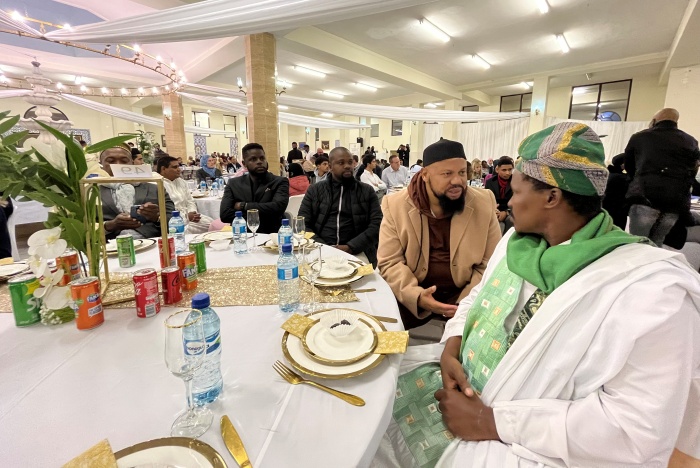 Güney Afrika’nın farklı renkleri iftarda ‘Nizamiye’de buluştu