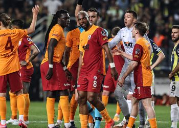 Galatasaray, Fenerbahçe derbisinde tarihi fırsatı kaçırdı