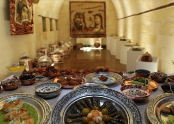 Gastronomi kentinde iftar menüsü cep yakıyor: 250-300 liraya çıkan iftar menüsü artık hayal