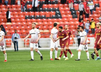 Gaziantep'te fair-play rüzgârı: Önce Göztepe, rakibinin gol atmasına izin verdi; sonra Gaziantep penaltıyı bilerek dışarı attı