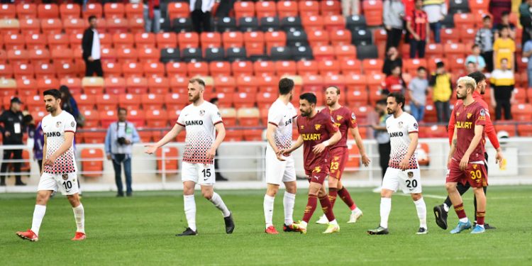 Gaziantep'te fair-play rüzgârı: Önce Göztepe, rakibinin gol atmasına izin verdi; sonra Gaziantep penaltıyı bilerek dışarı attı