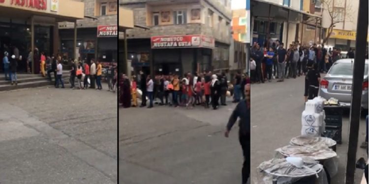 Gaziantep’de indirim kuponlu ucuz ekmek kuyruğu!