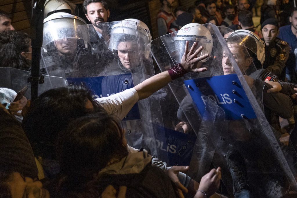 Gezi davasındaki mahkumiyetler ülke genelinde protesto edildi