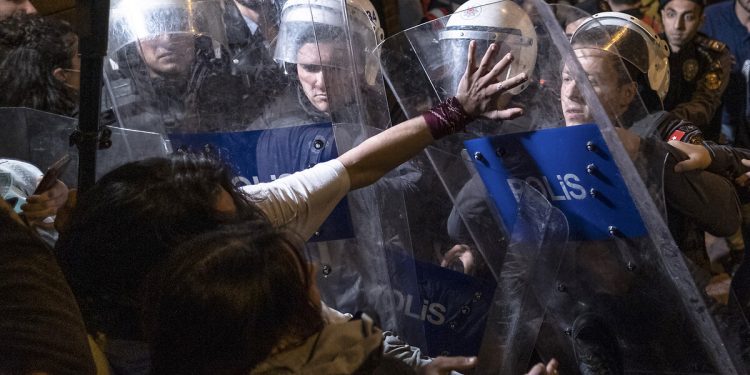 Gezi davasındaki mahkumiyetler ülke genelinde protesto edildi