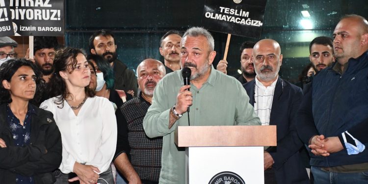 Gezi için İzmir’de de adalet nöbeti başladı