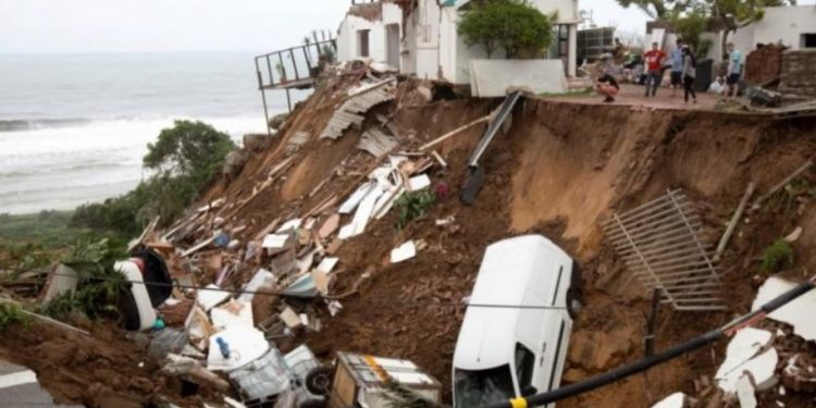 Güney Afrika’da heyelan faciası: En az 45 ölü