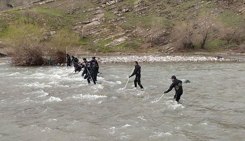 Hakkari'de çaya düşüp kaybolan asteğmen aranıyor