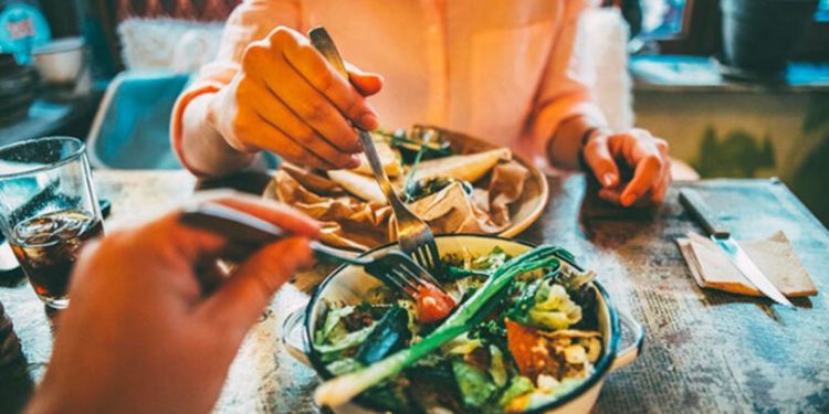 Halkın yarısı geçinebilmek için yemek öğünlerini azalttı!