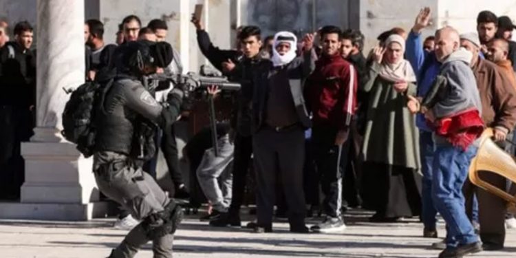 Harem-üş Şerif'te İsrail polisinin müdahalesi sonucu 150'den fazla Filistinli yaralandı