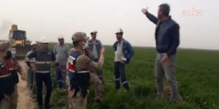 Hatay’da elektriği kesilen çiftçi isyan etti: ‘Tek devletmiş, tek adammış! Neredesin Erdoğan? Halk aç, aç’