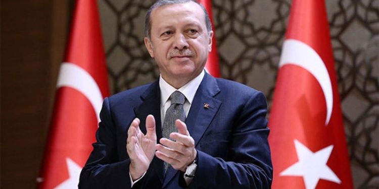 Hayaller 10 büyük ekonomide yer almak, gerçekler borçlulukta yüksek riskli grupta olmak