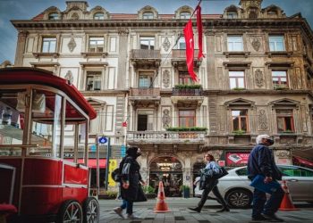 Her apartman ayrı bir roman!