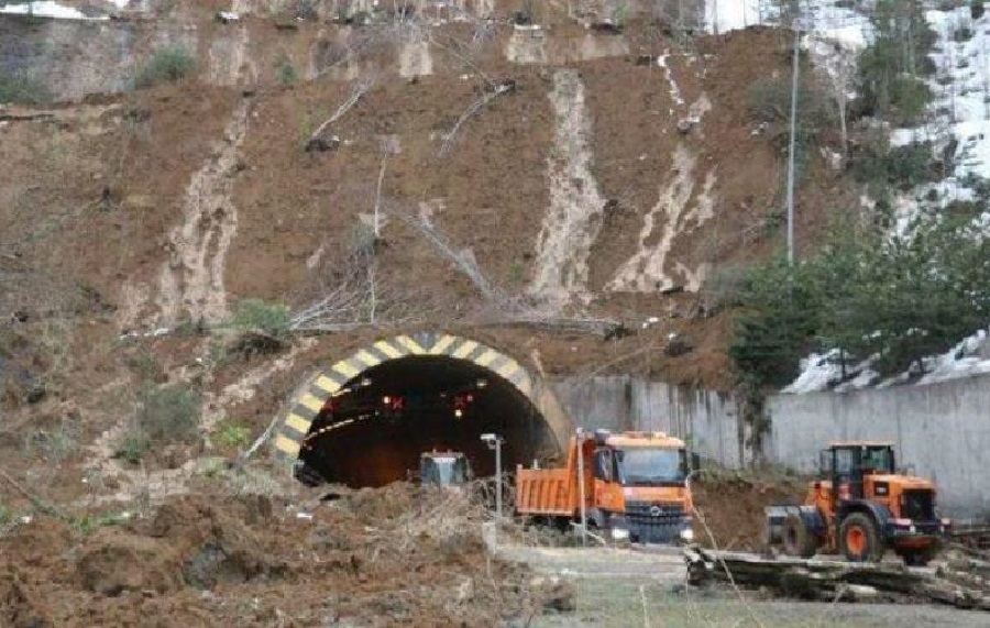 Heyelan nedeniyle 2 gündür kapalıydı! Bolu Dağı Tüneli yeniden ulaşıma açıldı