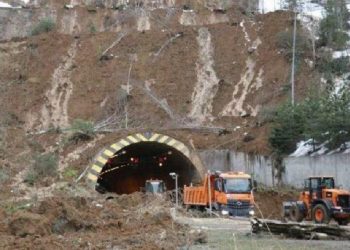 Heyelan nedeniyle 2 gündür kapalıydı! Bolu Dağı Tüneli yeniden ulaşıma açıldı