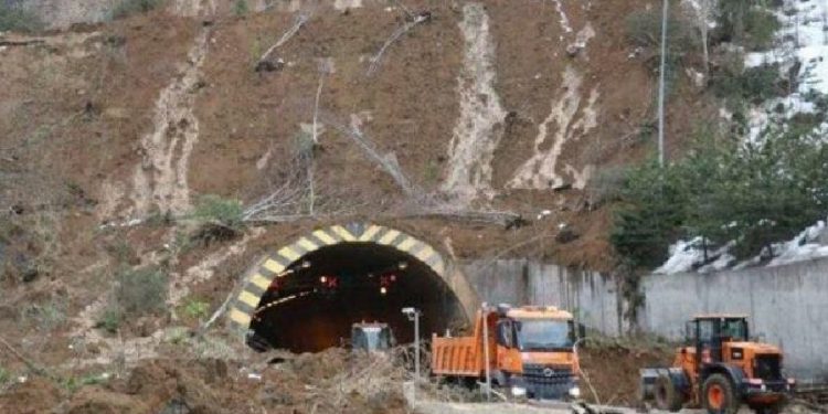 Heyelan nedeniyle 2 gündür kapalıydı! Bolu Dağı Tüneli yeniden ulaşıma açıldı