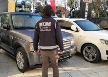 Interpol'ün aradığı lüks araçları sahte belgelerle tescil ettiler! 15 milyonluk kamu zararı