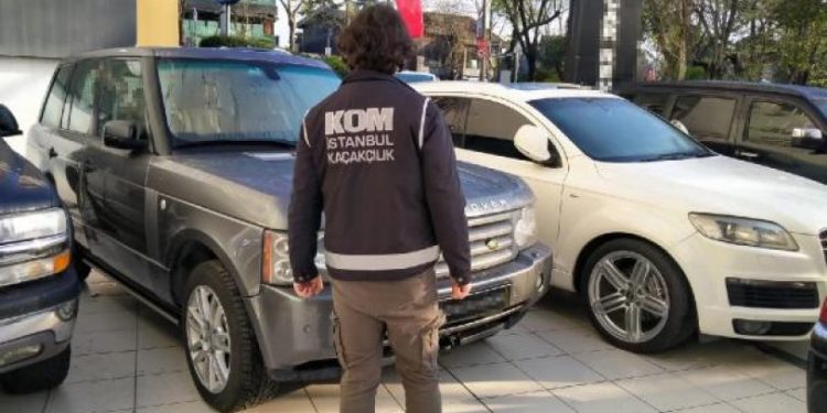 Interpol'ün aradığı lüks araçları sahte belgelerle tescil ettiler! 15 milyonluk kamu zararı