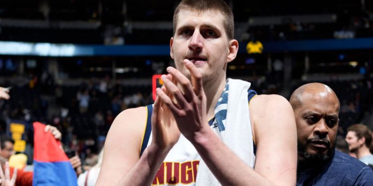 Jokic NBA tarihine geçti; Nuggets play-off biletini aldı