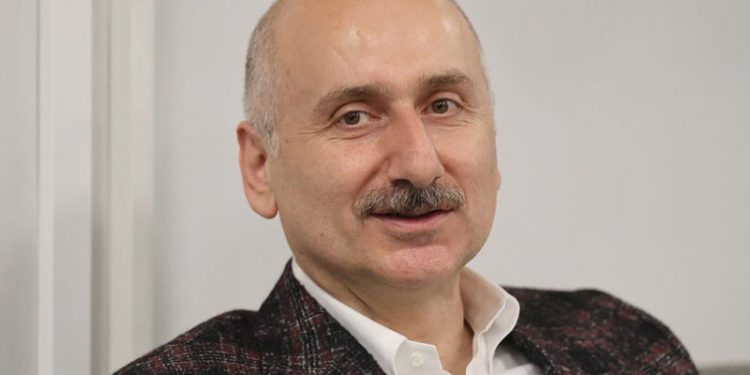 Karaismailoğlu'ndan İBB'ye zam eleştirisi: Çok yanlış bir şey, vatandaşı özel araçlardan caydırmak için ekonomik bir toplu taşıma sunmalısınız