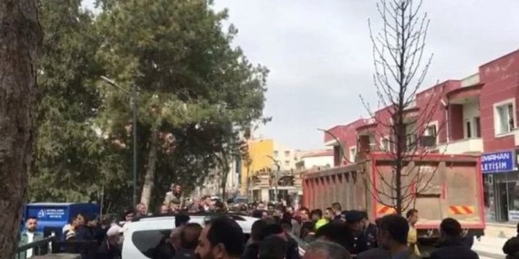 Konya'da ‘kaymakam ihaleleri hemşehrilerine veriyor’ diyen hafriyatçılar kaymakamlığı bastı