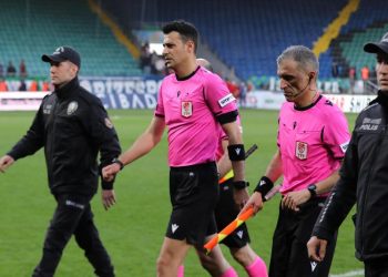 Konyaspor'dan sert açıklama: Ferhat Gündoğdu'nun istifasını, karşılaşmanın hakemi Ali Şansalan ve VAR Erkan Engin'in düdüklerini asmalarını acilen bekliyoruz