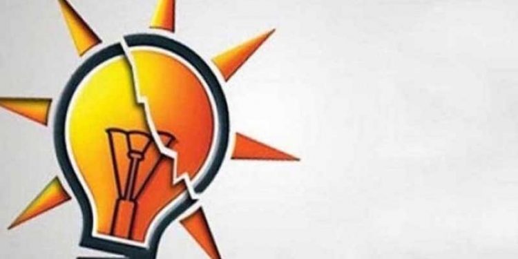 Kulis: Son dönemde AKP içindeki 'güç savaşı' troller üzerinden yürütülüyor