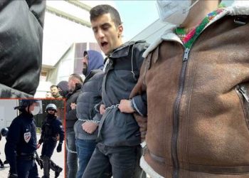 Kürt gençlerinin AP önündeki eylemine polis müdahalesi