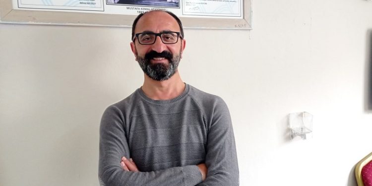 Kürtçe konuştuğu için sürgün edilen öğretmene para cezası