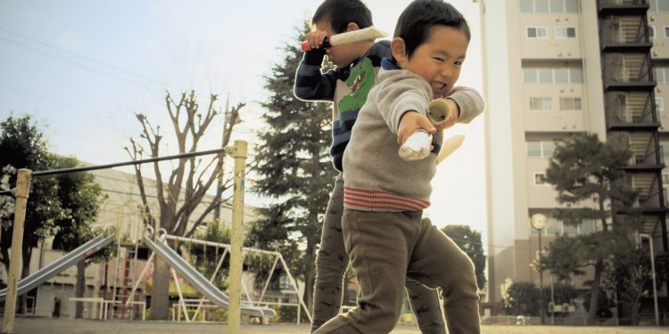 Küçük çocukların büyüklerin işlerini yaptığı Japon televizyon programı tartışma yaratıyor