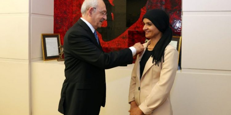 Kılıçdaroğlu, 75 bininci kadın üyeyle buluştu