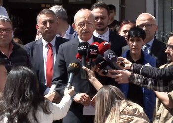 Kılıçdaroğlu, elektriği kesilen bir aileyi daha ziyaret etti: Hiçbirimiz aydınlıkta değiliz
