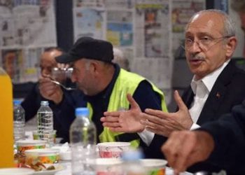 Kılıçdaroğlu, inşaat işçileriyle iftar yaptı