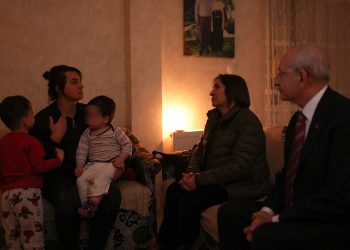 Kılıçdaroğlu ziyaret etti, evin elektriği açıldı: ‘Allah’a yemin olsun ki hepsini ziyaret ederim’