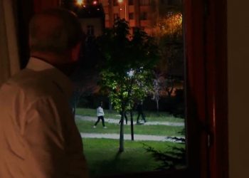 Kılıçdaroğlu çifti karanlıkta gençleri ağırladı: Birimiz karanlıktaysak, hiçbirimiz aydınlıkta değiliz