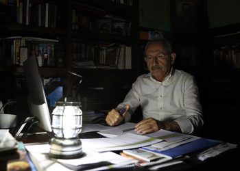 Kılıçdaroğlu'na, apartmandaki komşuları da mum yakıp destek verdi
