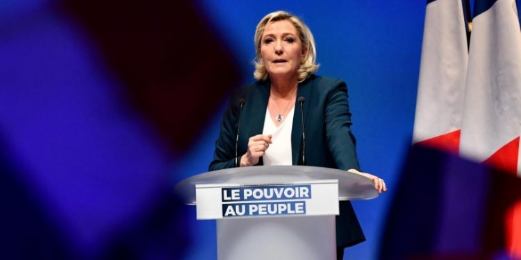 Le Pen: Seçilirsem Fransa'yı NATO'nun emir komuta zincirinden çıkaracağım