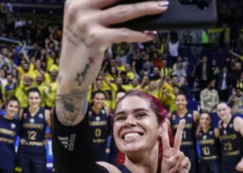 LeBron James'den Fenerbahçe Safiport'un yıldızına ve atmosfere övgü