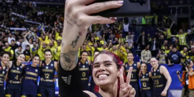 LeBron James'den Fenerbahçe Safiport'un yıldızına ve atmosfere övgü