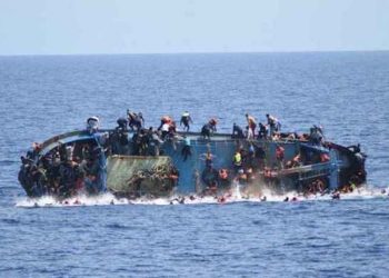 Libya açıklarında göçmen teknesi battı: En az 35 ölü