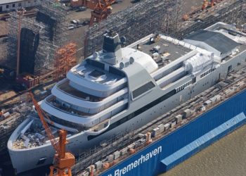 "Limanı işleten Londra merkezli şirket baskı altında" denildi; Abramovich'in Bodrum'da demirlenen yatı yer değiştirdi