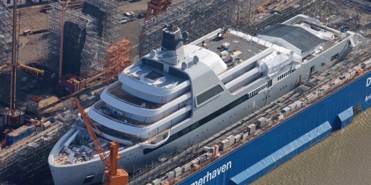 "Limanı işleten Londra merkezli şirket baskı altında" denildi; Abramovich'in Bodrum'da demirlenen yatı yer değiştirdi