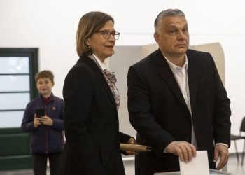 Macaristan'da genel se&ccedil;im: Aşırı sağcı Orban&rsquo;ın partisi Fidesz a&ccedil;ık ara &ouml;nde