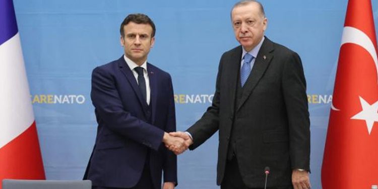 Macron: Putin ile konuşmamaya karar verirsek, müzakereciler Türkiye veya Çin olacak